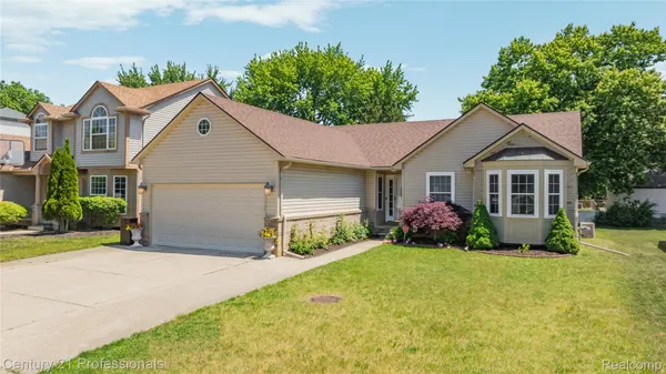 $429,500 | 3172 Cedar Crest Drive, Troy, MI 48083