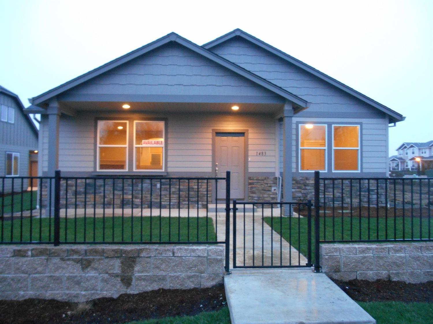 1483 Spring Street Medford, OR 97504 - Photo 1 of 19 Primary Photo
