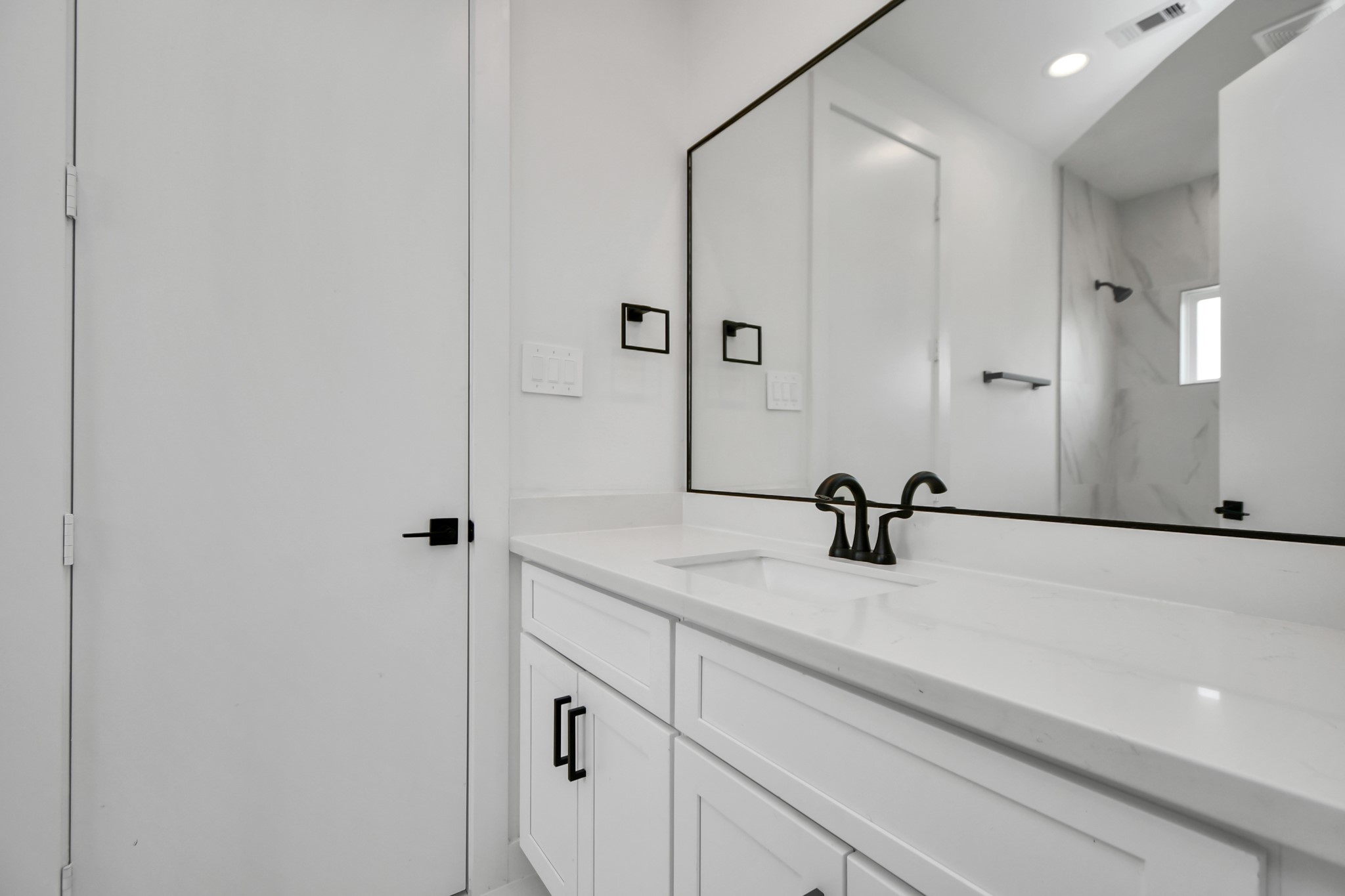 853 Mansfield Street, Unit E Houston, TX 77091 - Photo 24 of 47 a bathroom with a sink and a mirror