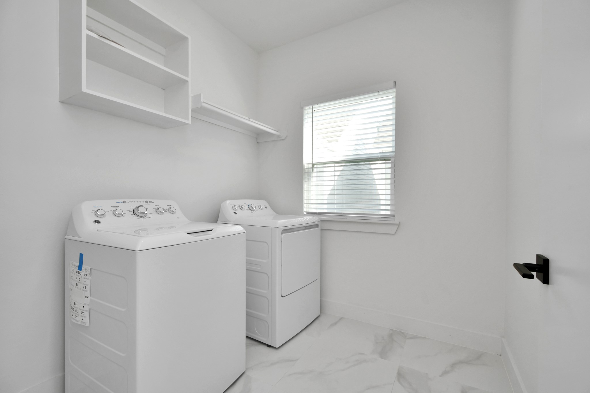 853 Mansfield Street, Unit E Houston, TX 77091 - Photo 29 of 47 a utility room with dryer and washer