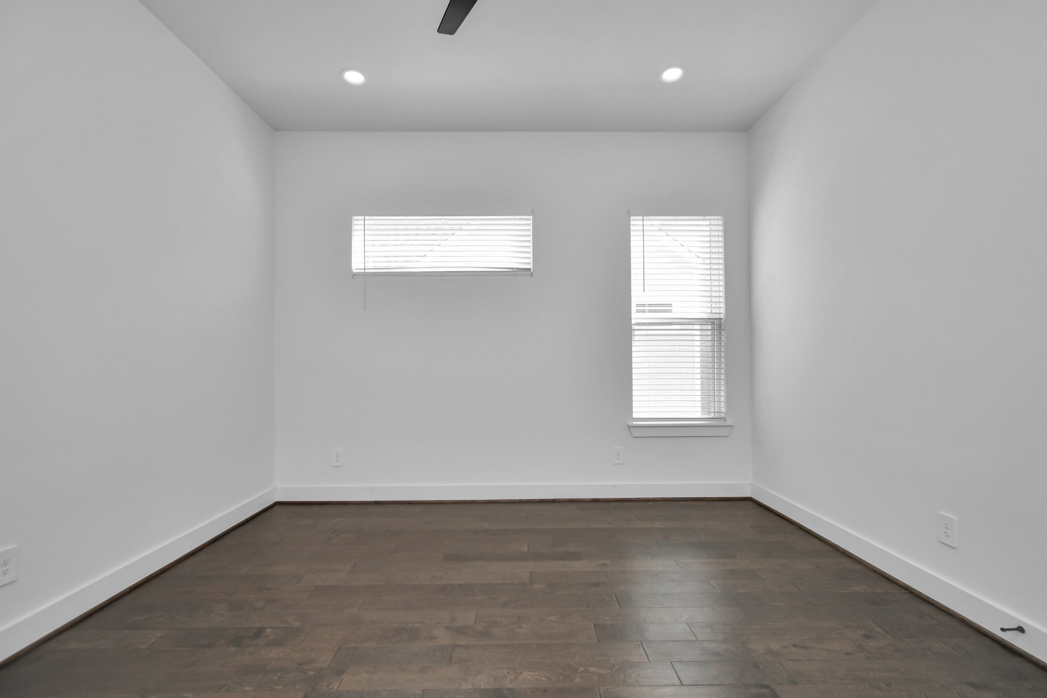 853 Mansfield Street, Unit E Houston, TX 77091 - Photo 31 of 47 an empty room with wooden floor and windows