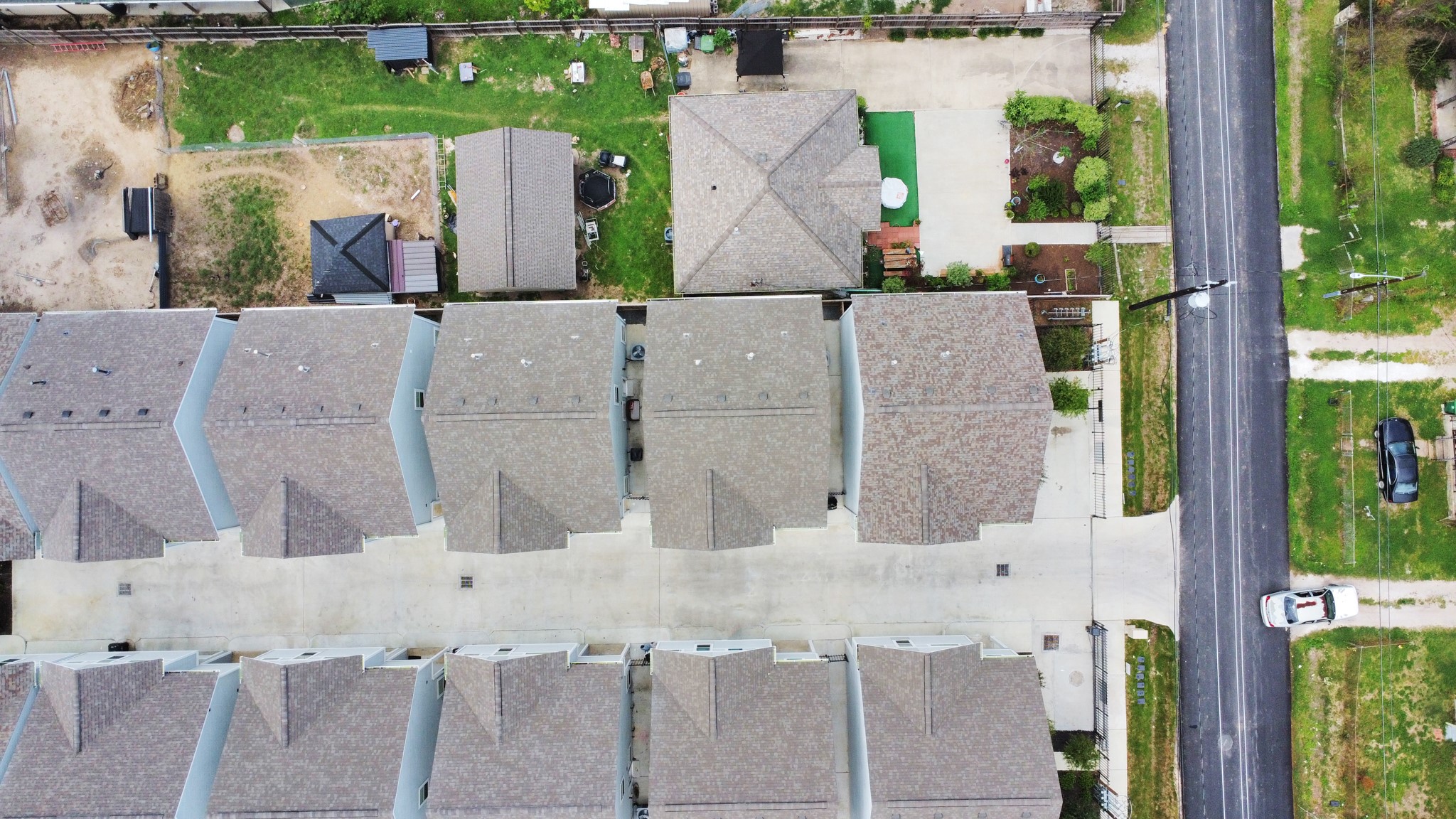853 Mansfield Street, Unit E Houston, TX 77091 - Photo 45 of 47 an aerial view of residential houses with outdoor space and lake view