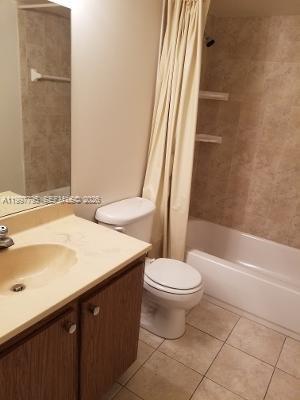 10425 Southwest 112th Avenue, Unit 211 Miami, FL 33176 - Photo 7 of 18 a bathroom with a sink a toilet and a bathtub