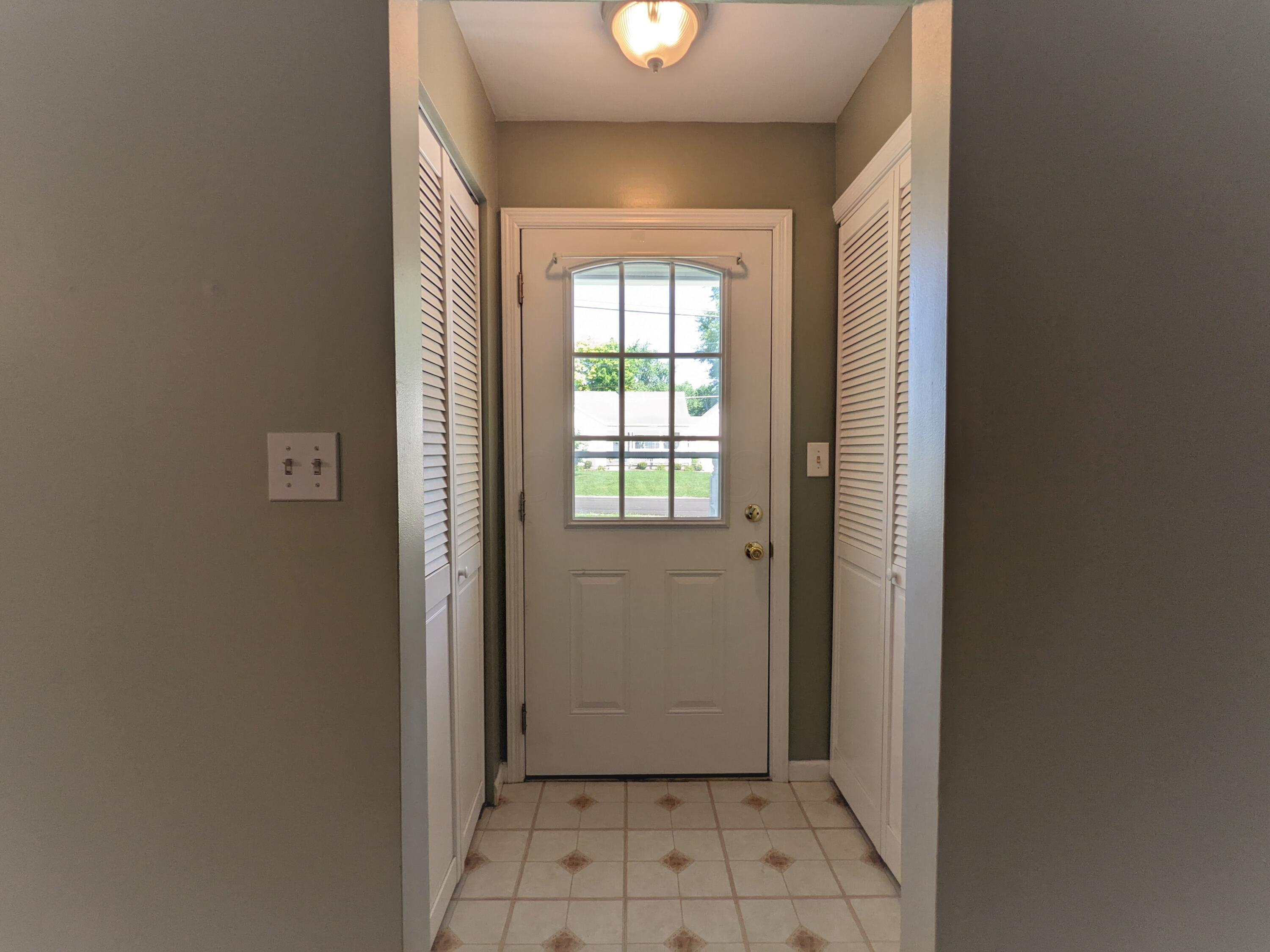 149 Edwards Road Johnstown, OH 43031 - Photo 4 of 14 Entry