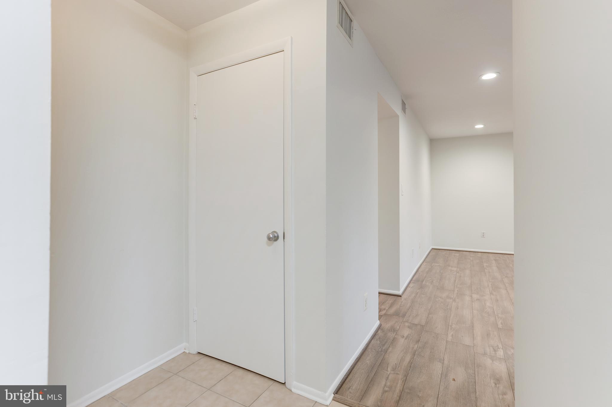 1702 Ascot Way Reston, VA 20190 - Photo 3 of 34 Gallery Image 3