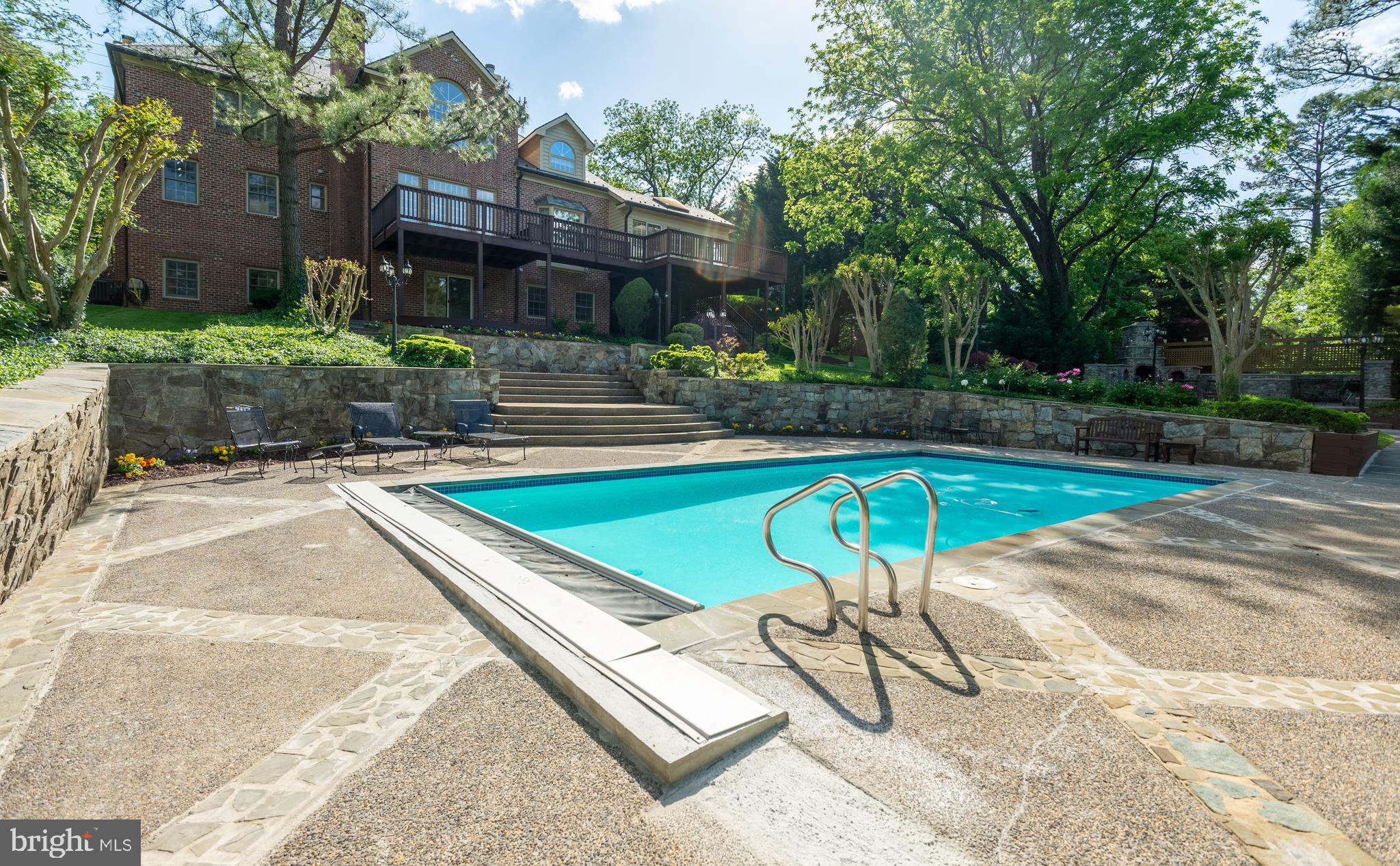 9621 River Road Potomac, MD 20854 - Photo 22 of 120 Automatic pool cover
