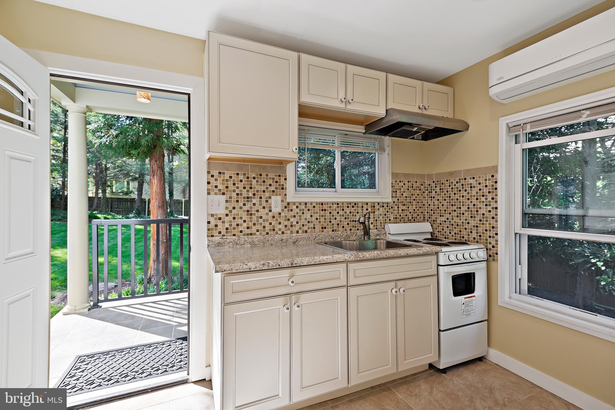 9621 River Road Potomac, MD 20854 - Photo 28 of 120 Full kitchen in pool house
