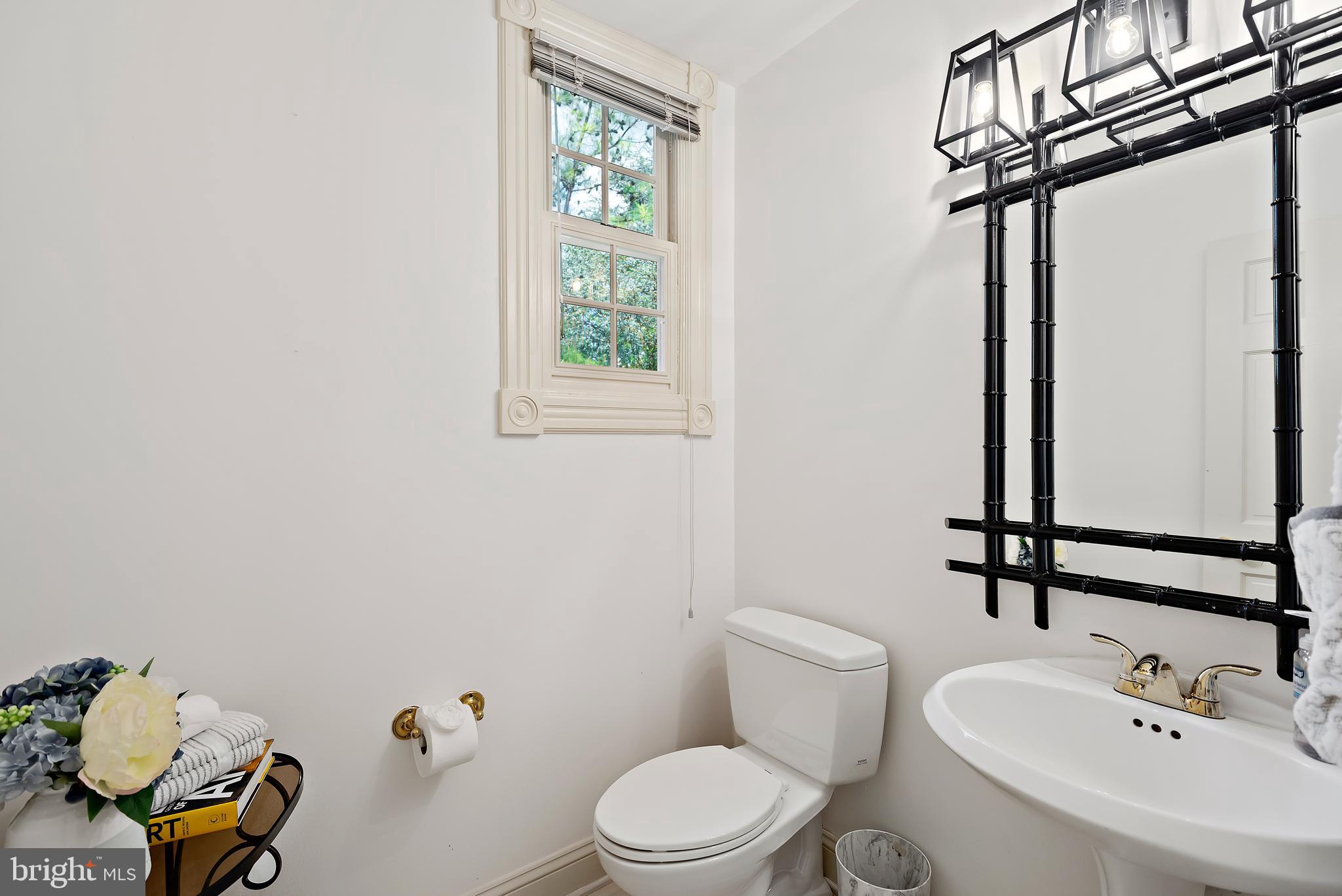 9621 River Road Potomac, MD 20854 - Photo 49 of 120 Powder room on first level