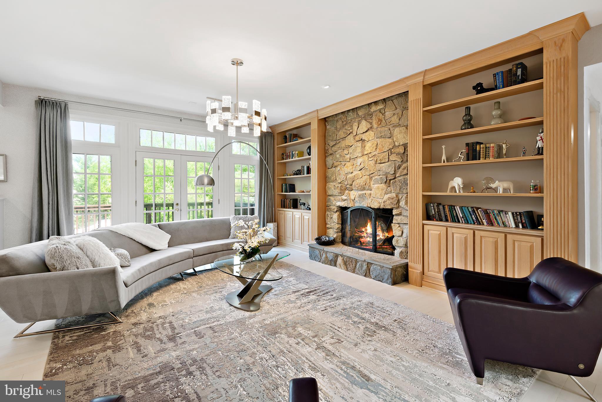 9621 River Road Potomac, MD 20854 - Photo 55 of 120 Alternate view family room