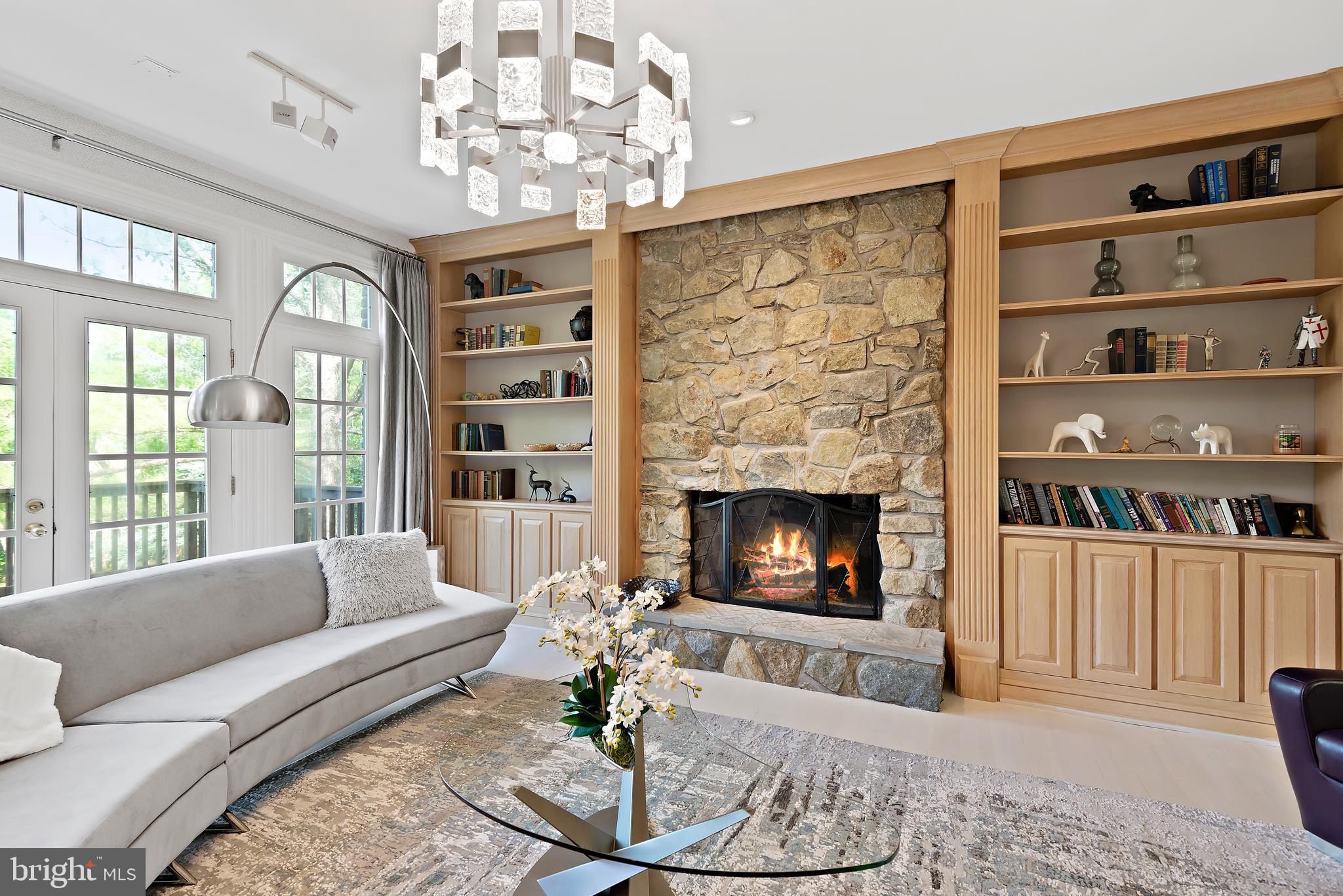 9621 River Road Potomac, MD 20854 - Photo 57 of 120 Family room