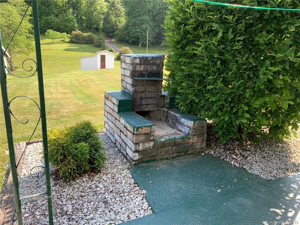 214 Jarrett Road Bakersville, NC 28705 - Photo 15 of 24 Gallery Image 15