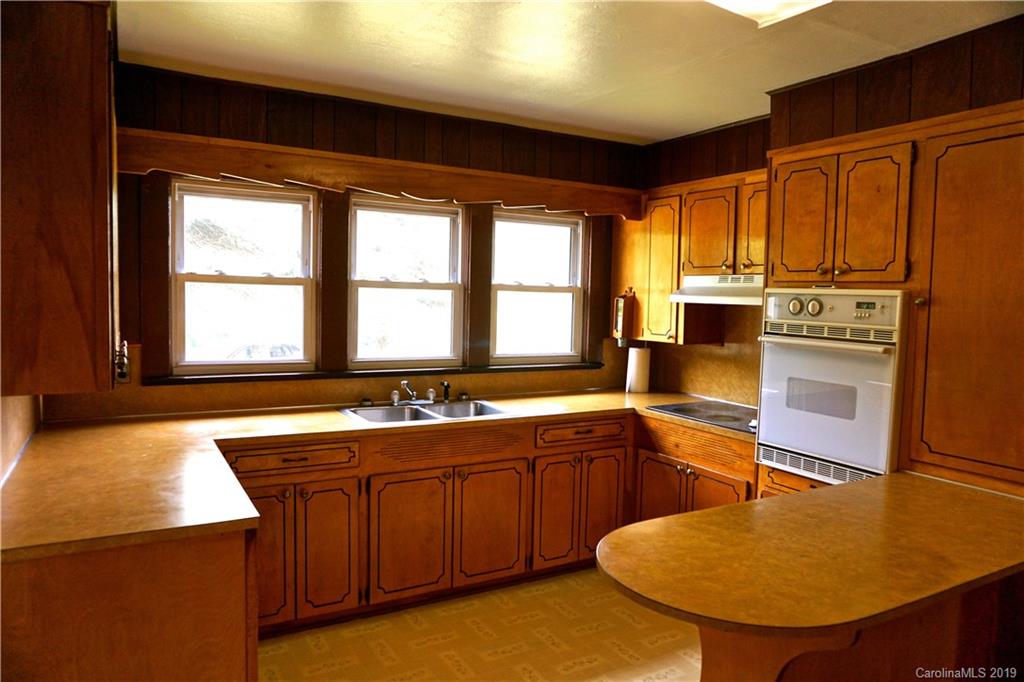 214 Jarrett Road Bakersville, NC 28705 - Photo 4 of 24 Gallery Image 4