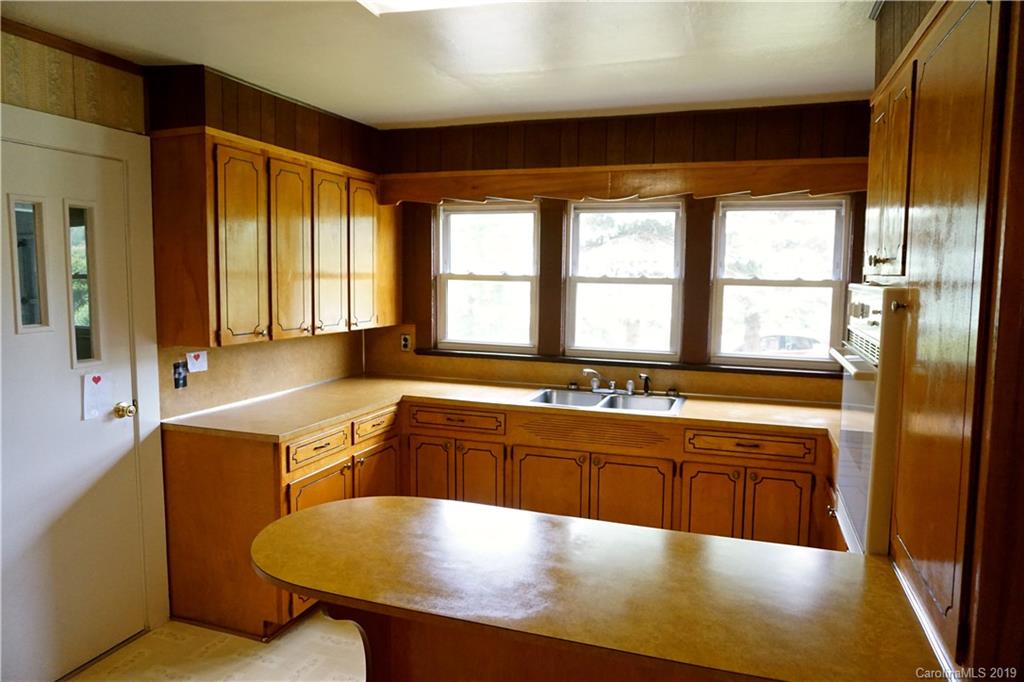 214 Jarrett Road Bakersville, NC 28705 - Photo 5 of 24 Gallery Image 5