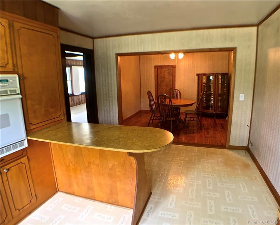 214 Jarrett Road Bakersville, NC 28705 - Photo 6 of 24 Gallery Image 6