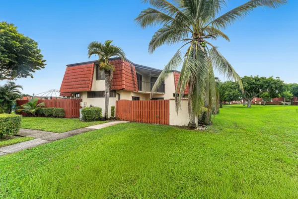 $2,300 | 3754 Victoria Drive, West Palm Beach, FL 33406