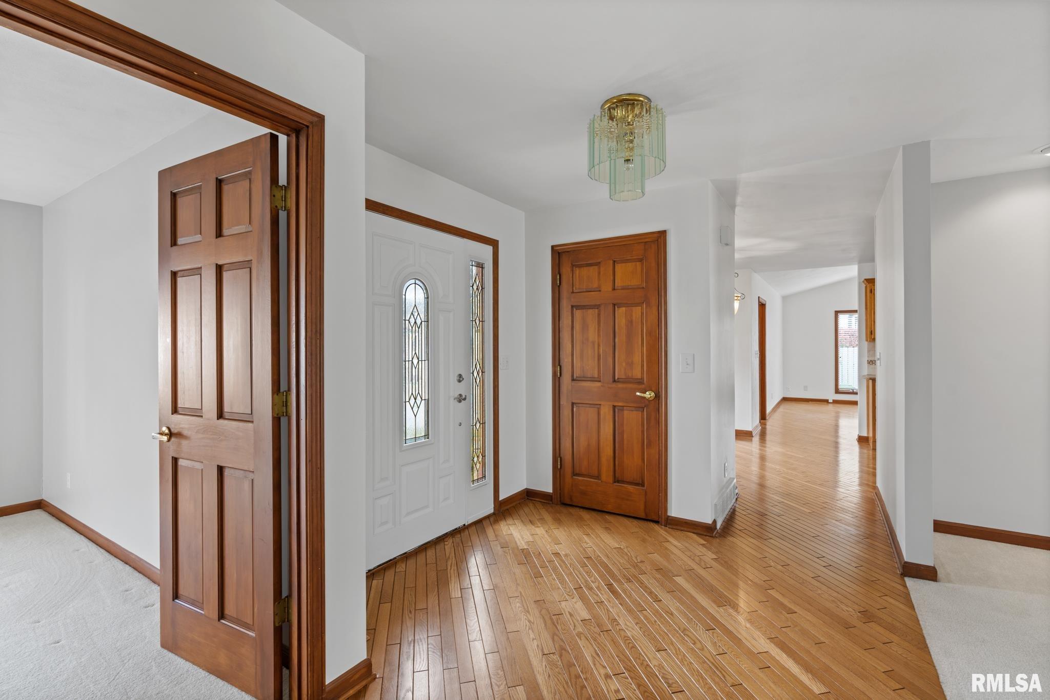 1821 Hunter Ridge Drive Springfield, IL 62704 - Photo 2 of 22 Gallery Image 2