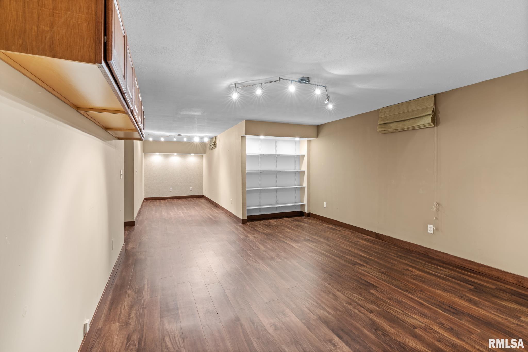 1821 Hunter Ridge Drive Springfield, IL 62704 - Photo 17 of 22 Gallery Image 17