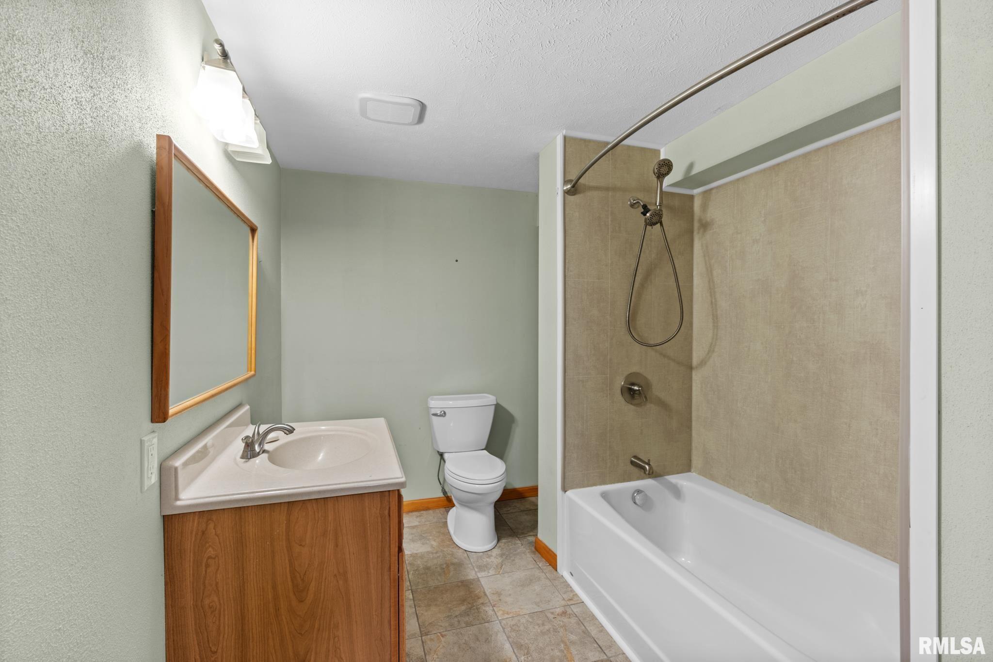 1821 Hunter Ridge Drive Springfield, IL 62704 - Photo 18 of 22 Gallery Image 18