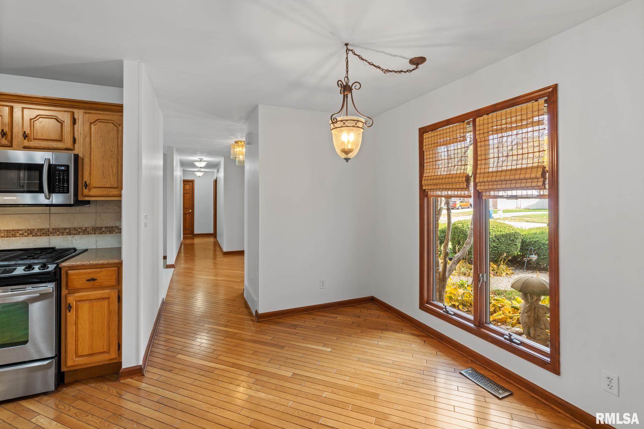 1821 Hunter Ridge Drive Springfield, IL 62704 - Photo 3 of 22 Gallery Image 3