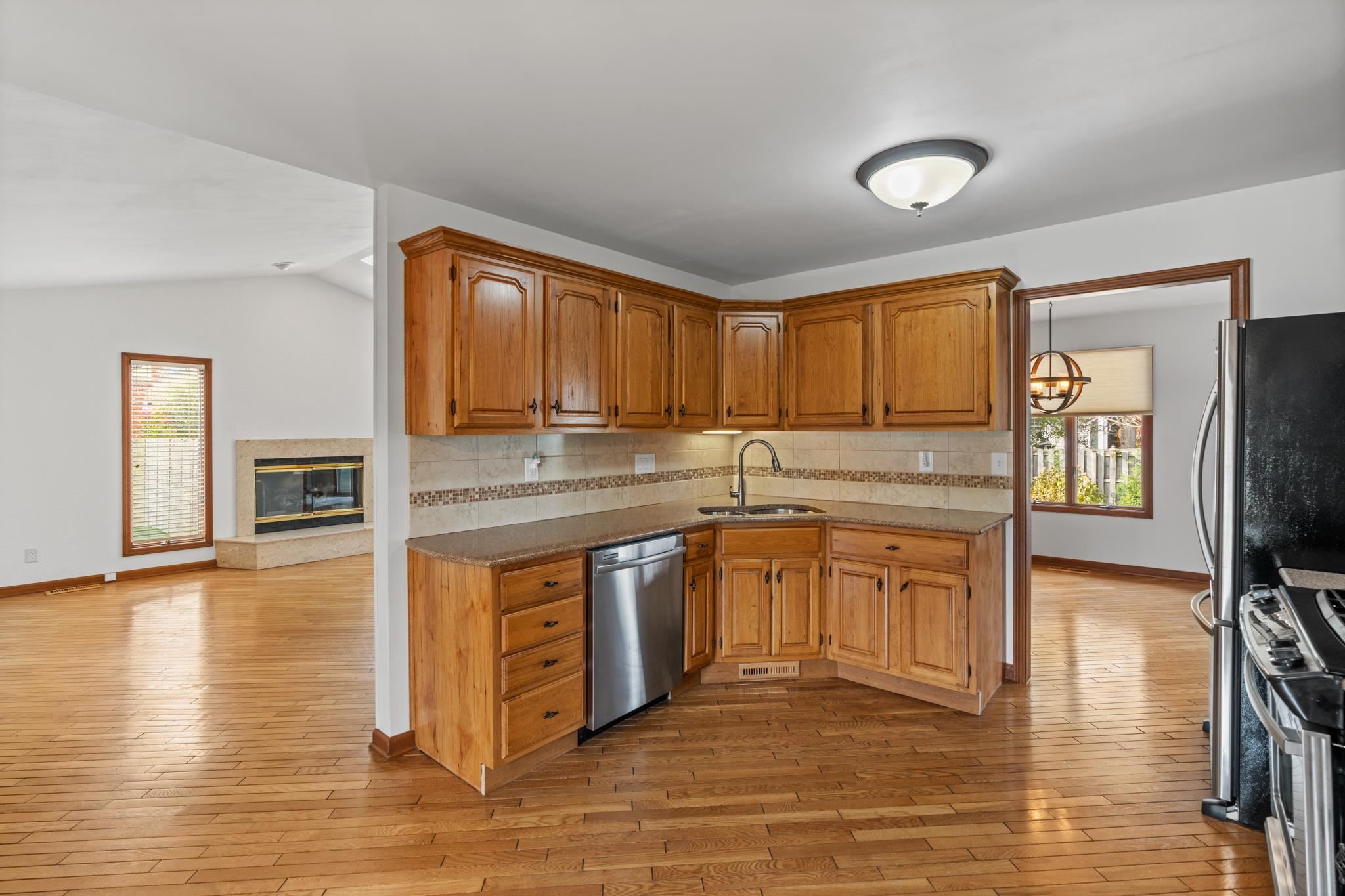1821 Hunter Ridge Drive Springfield, IL 62704 - Photo 8 of 22 Gallery Image 8