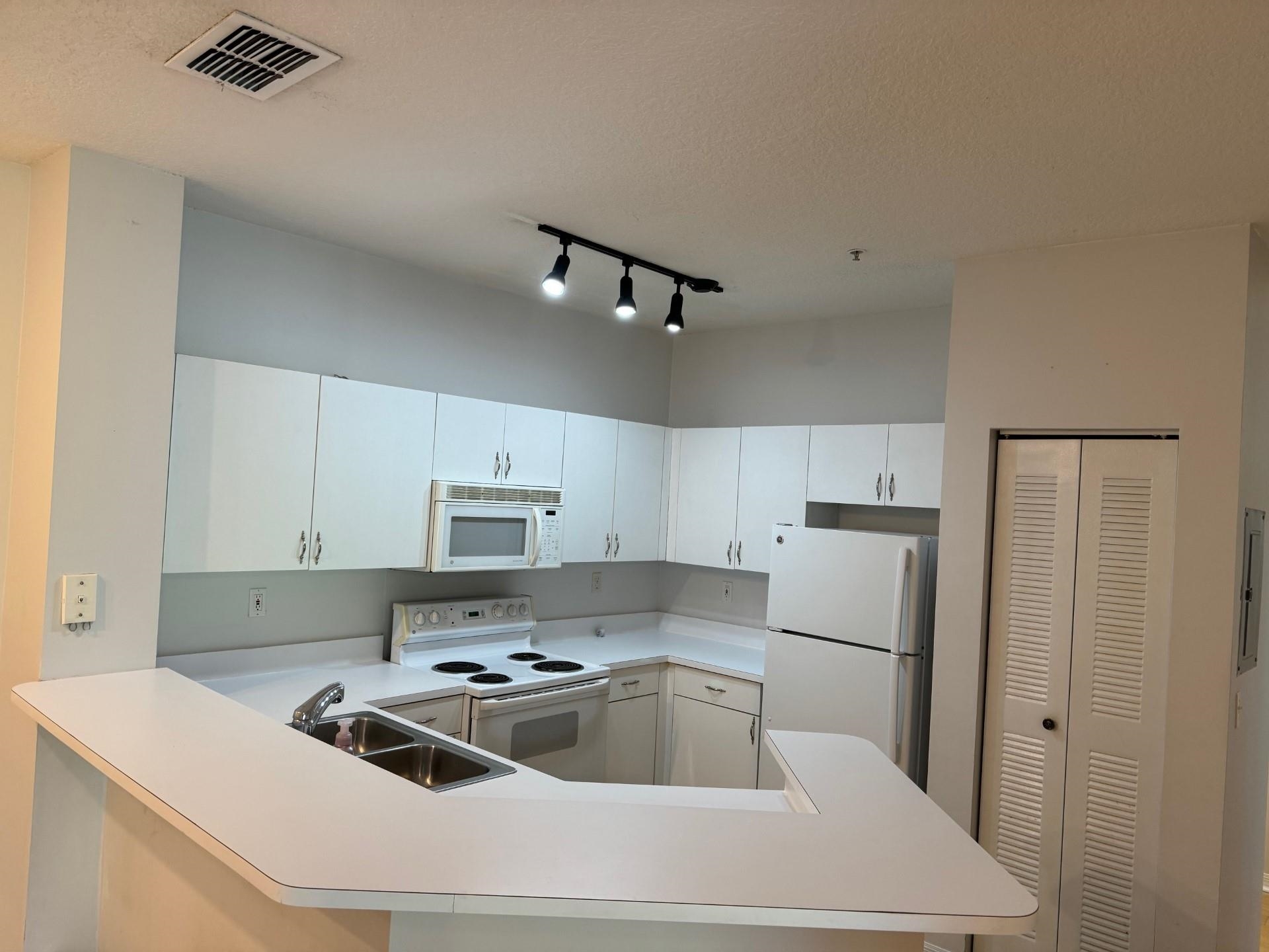 510 Florida Club Boulevard, Unit 303 St. Augustine, FL 32084 - Photo 2 of 24 a kitchen that has a sink and a stove