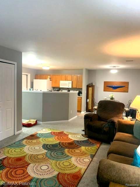 4187 Hampton Ridge Boulevard Howell, MI 48843 - Photo 5 of 19