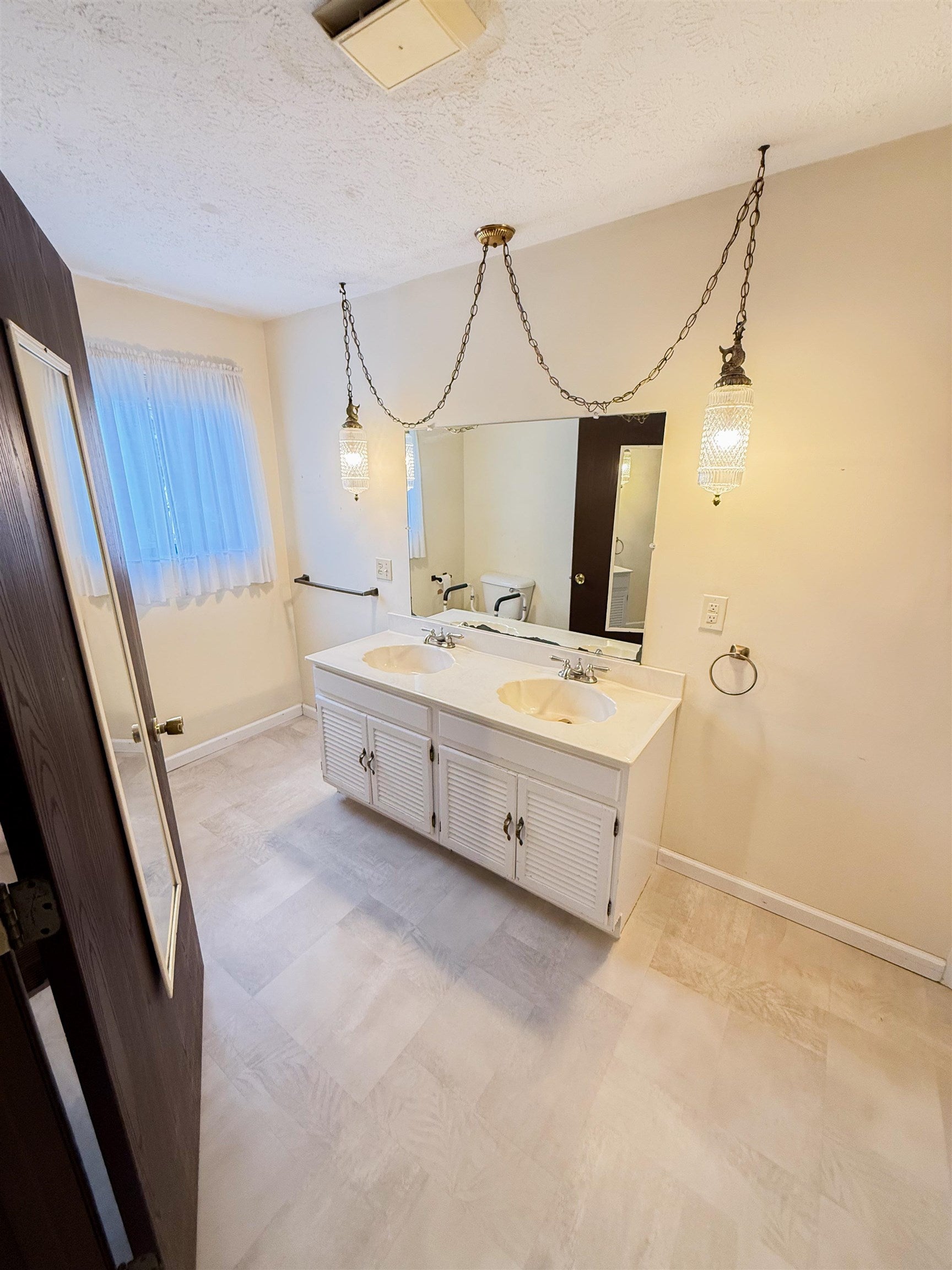5211 West Pea Ridge Road Huntington, WV 25705 - Photo 14 of 20 Gallery Image 14