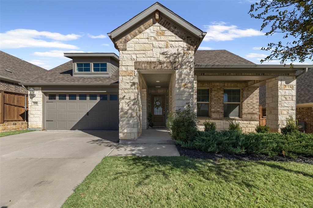 Welcome to 10508 Brookshire in the beautiful Ventana neighborhood!