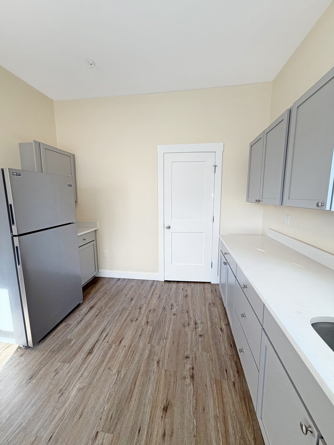 77 Chestnut Street, Unit 2 Lynn, MA 01902 - Photo 3 of 10 Gallery Image 3