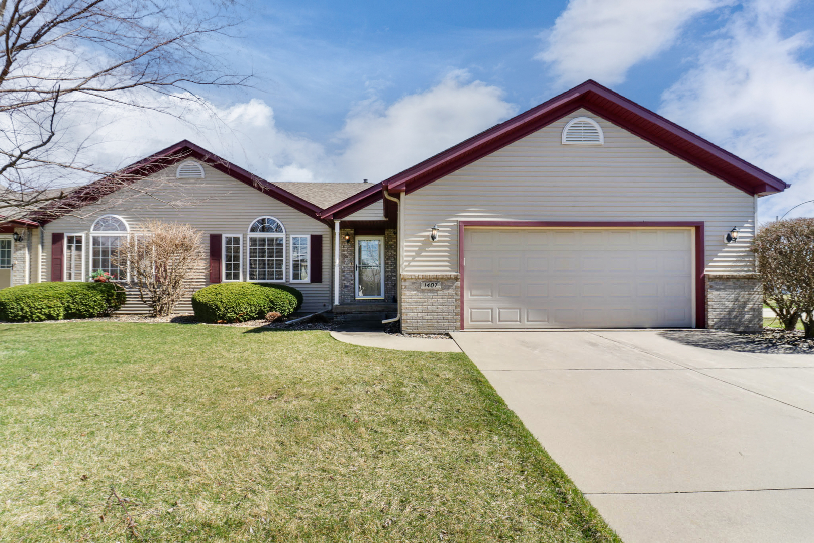 1407 Windham Hill Road, Unit 1407 Bloomington, IL 61704 - Photo 1 of 41