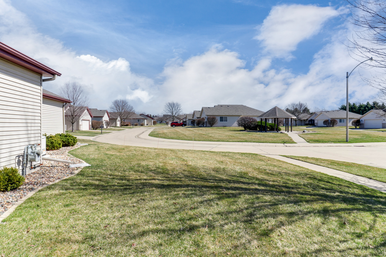 1407 Windham Hill Road, Unit 1407 Bloomington, IL 61704 - Photo 33 of 41