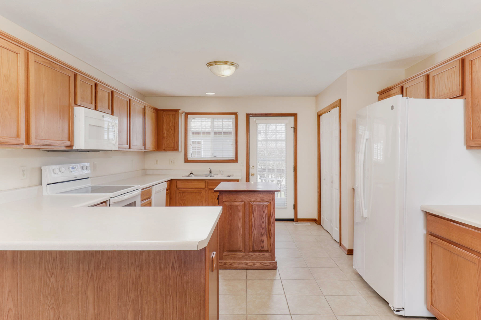 1407 Windham Hill Road, Unit 1407 Bloomington, IL 61704 - Photo 8 of 41