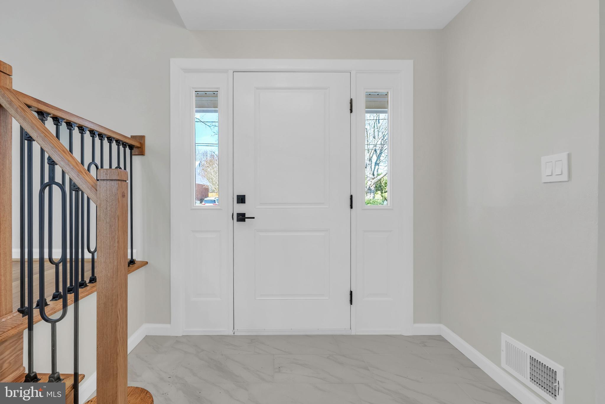 616 Hyde Road Silver Spring, MD 20902 - Photo 4 of 41