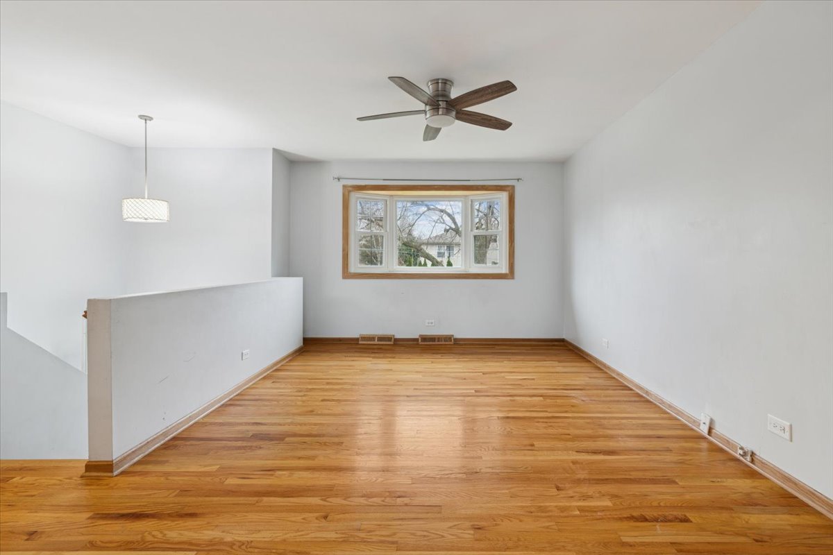 26-w028 Prairie Avenue Wheaton, IL 60187 - Photo 3 of 28 a view of an empty room and window
