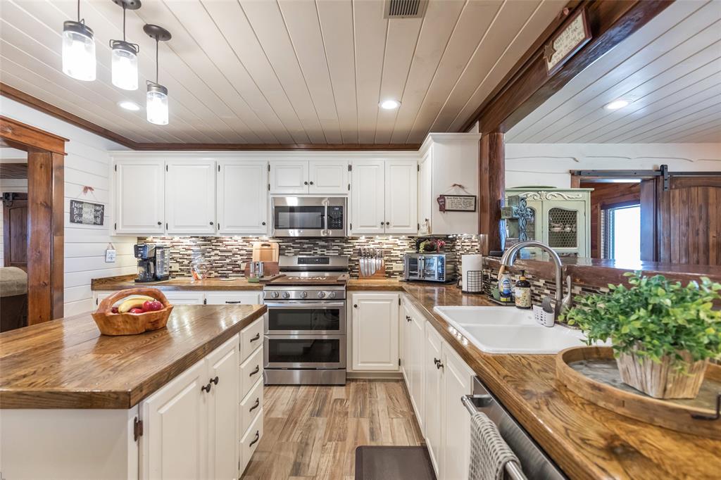 304 South Ave H Avenue Haskell, TX 79521 - Photo 8 of 38 a kitchen with stainless steel appliances granite countertop a sink stove and refrigerator