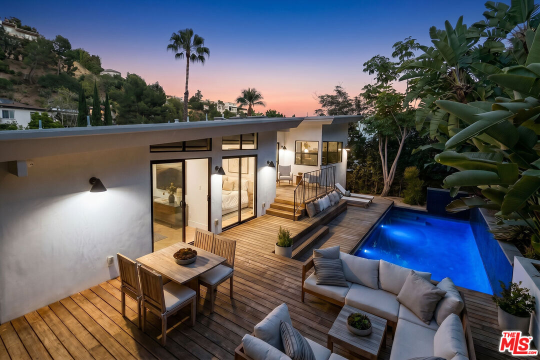 1541 Rising Glen Road Los Angeles, CA 90069 - Photo 11 of 19