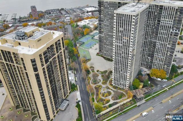 $549,000 | 300 Winston Drive, Unit C1601, Cliffside Park, NJ 07010