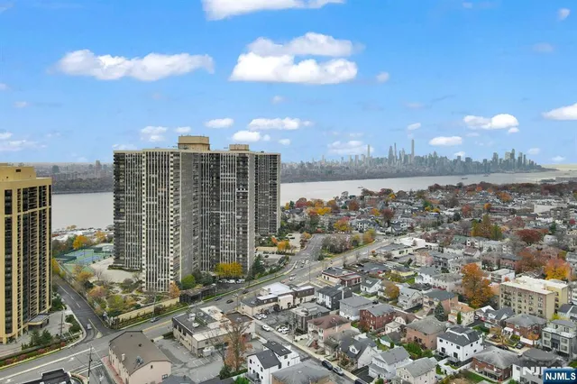 $549,000 | 300 Winston Drive, Unit C1601, Cliffside Park, NJ 07010