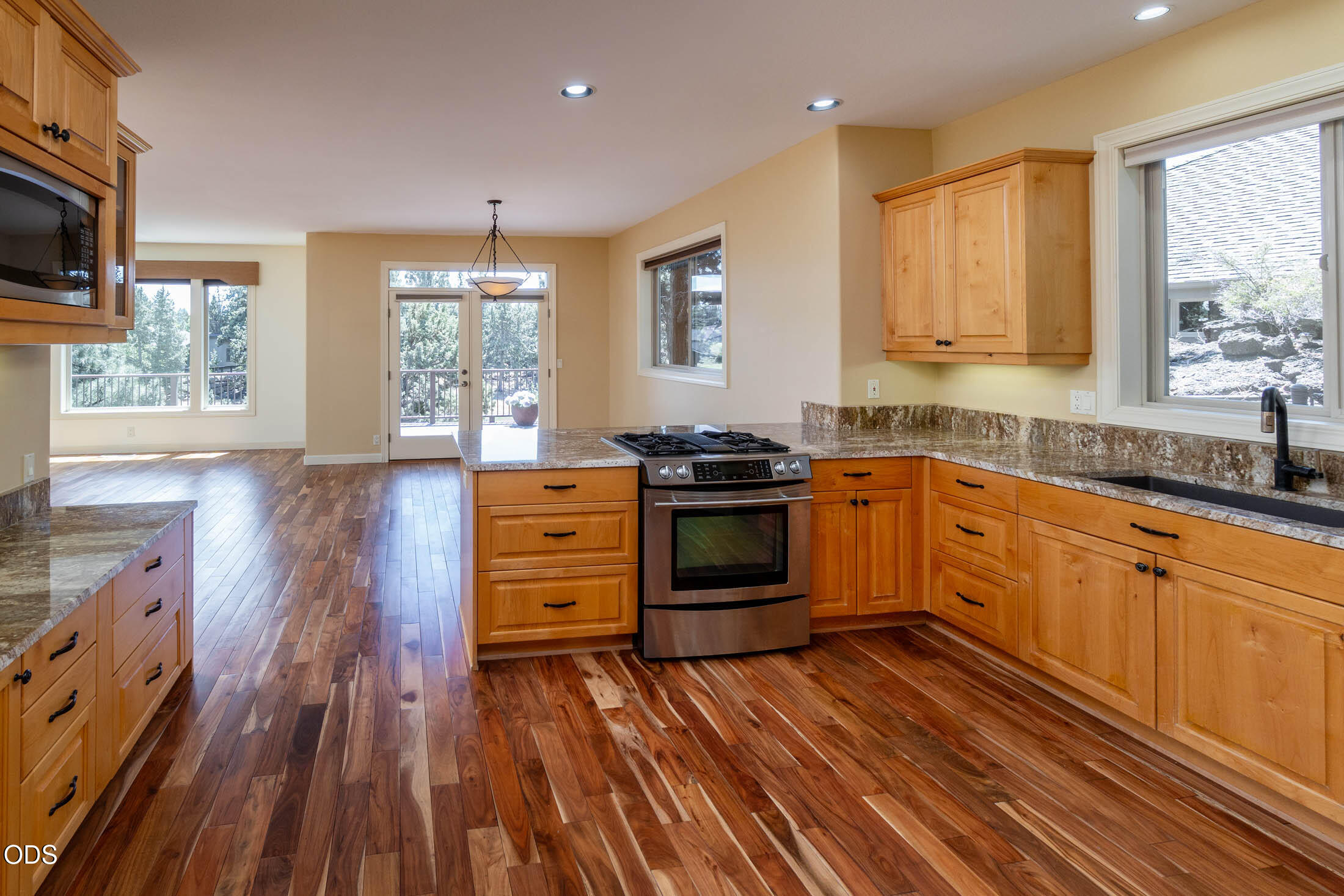 113 Northwest Gander Court Bend, OR 97703 - Photo 9 of 37
