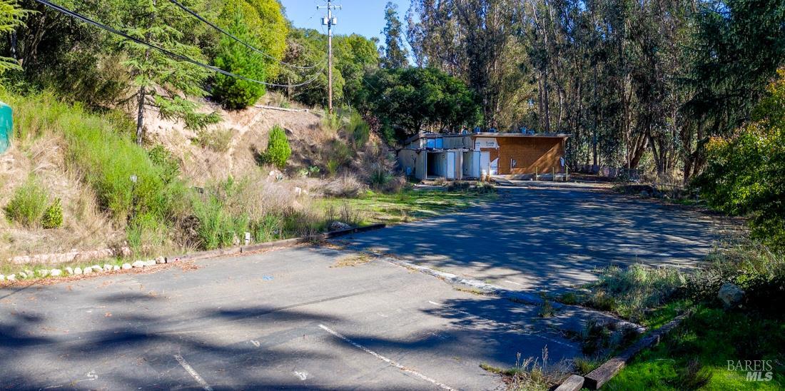 6675 Petersen Road Petaluma, CA 94952 - Photo 29 of 30 a backyard of a house with a yard and outdoor seating