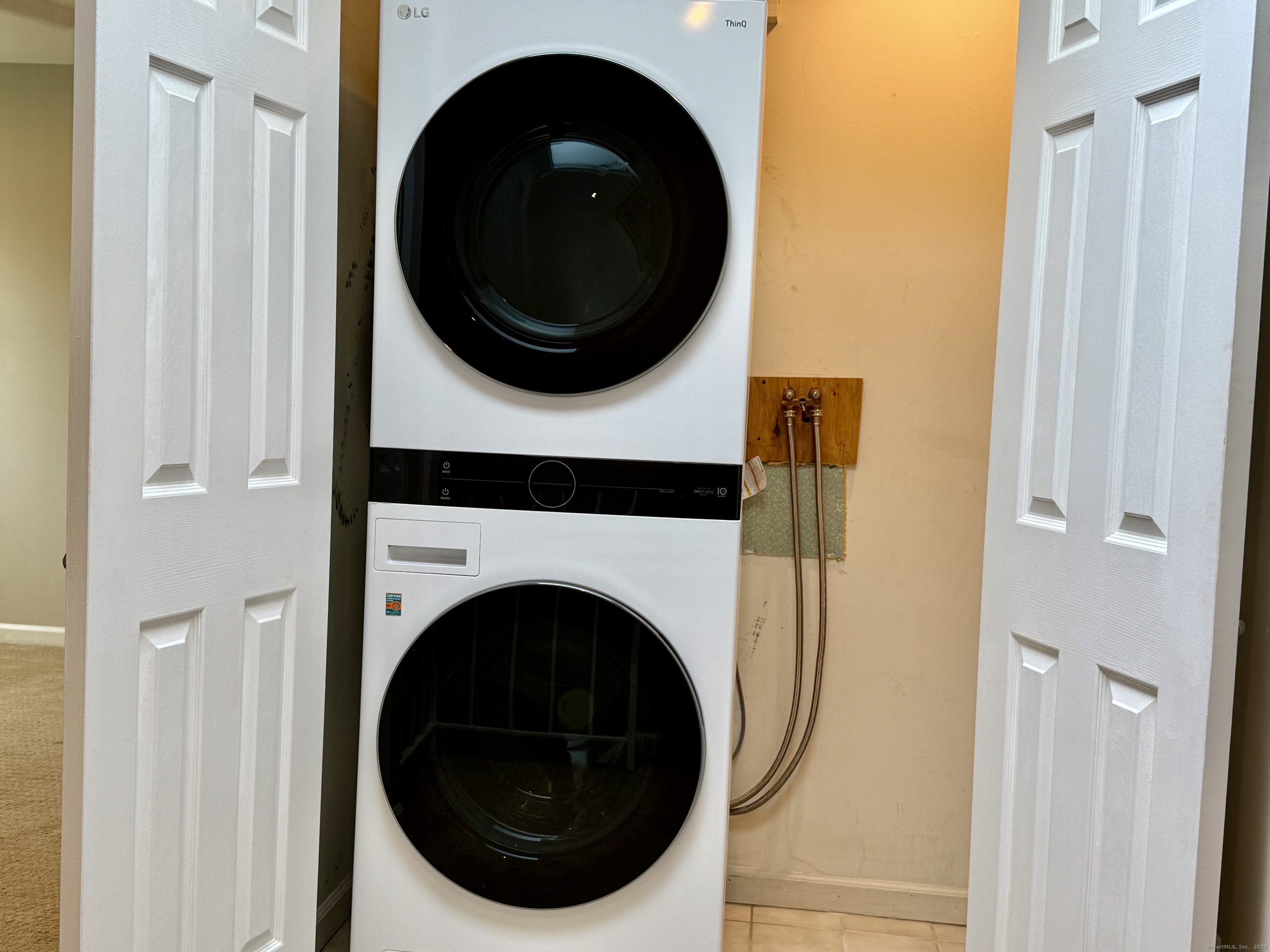 1900 Summer Street, Unit 15 Stamford, CT 06905 - Photo 14 of 34 Upper Level Laundry Closet