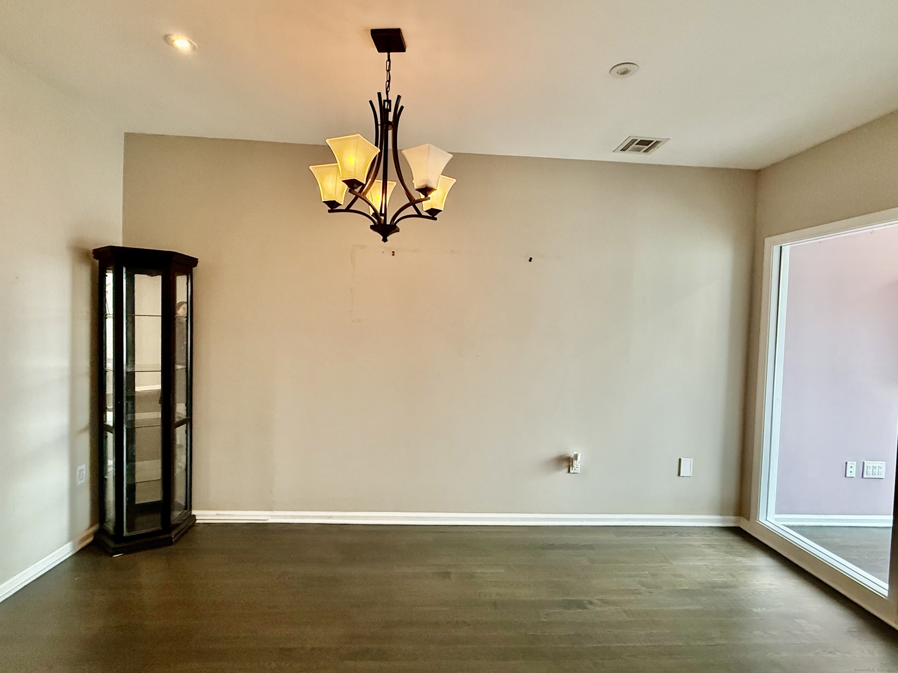 1900 Summer Street, Unit 15 Stamford, CT 06905 - Photo 9 of 34 Dinning Room/ Dinning Area opens to the Living Room & Sunroom