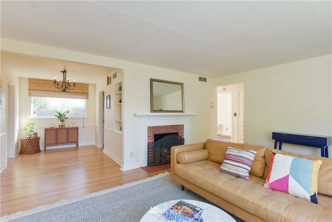 3925 Southwest Rose Street Seattle, WA 98136 - Photo 4 of 13 Gallery Image 4