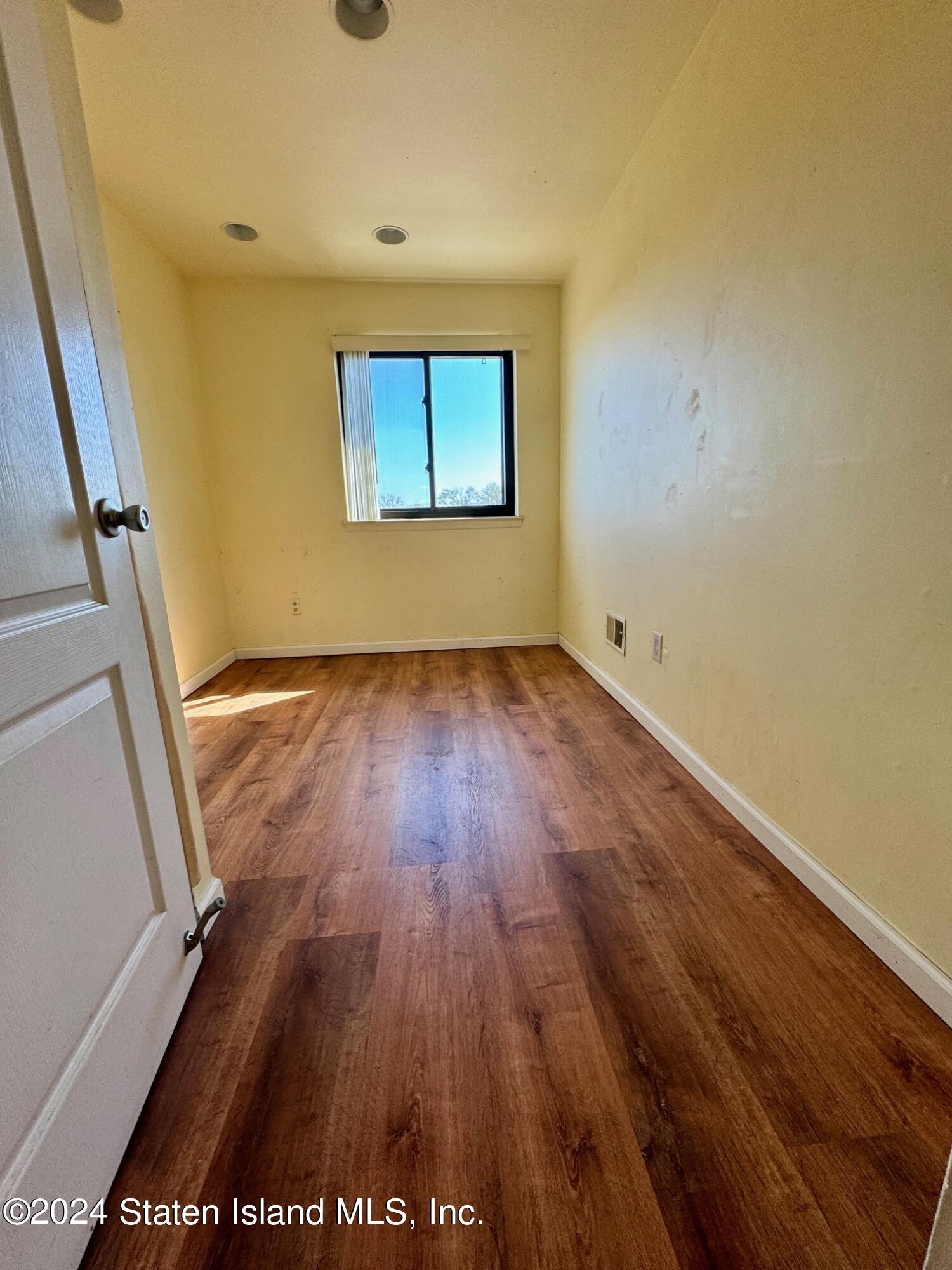 70 Narrows Road South, Unit 2 Staten Island, NY 10305 - Photo 12 of 29 27