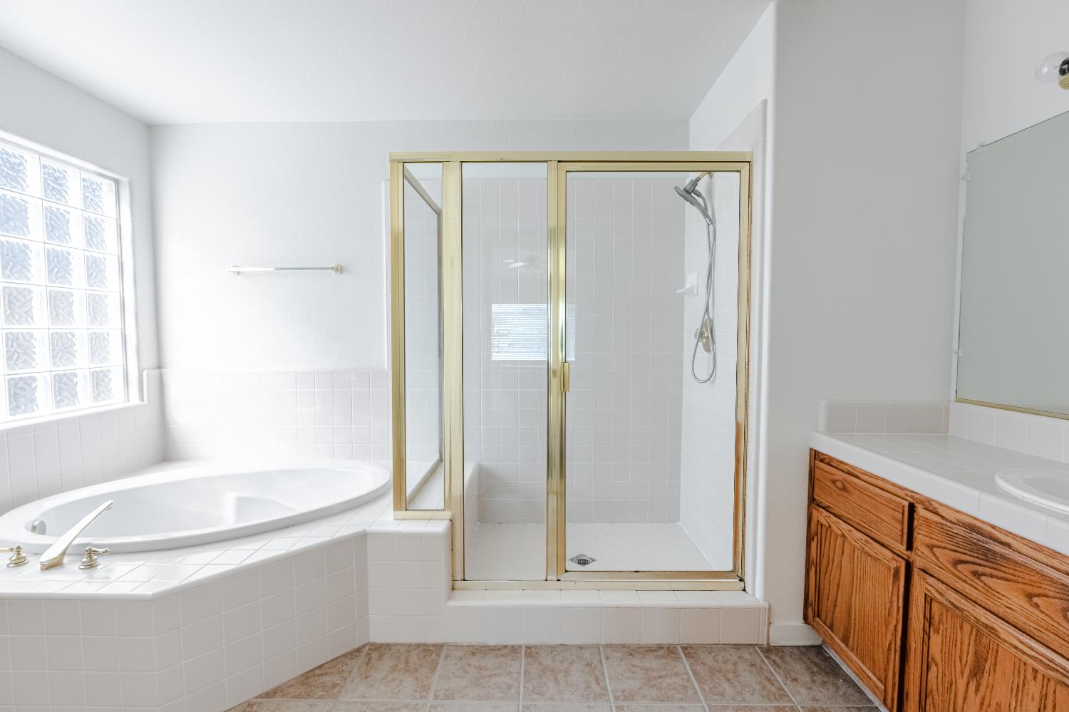 721 Via Cerioni Madera, CA 93637 - Photo 13 of 24 a bathroom with a tub shower and sink