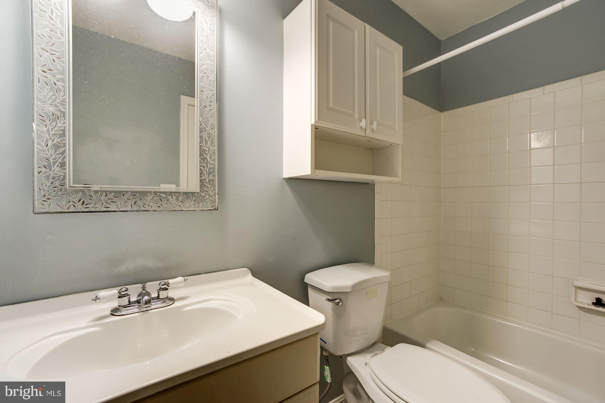 7320 Spring View Court Springfield, VA 22153 - Photo 19 of 30 Bedroom level full bath.