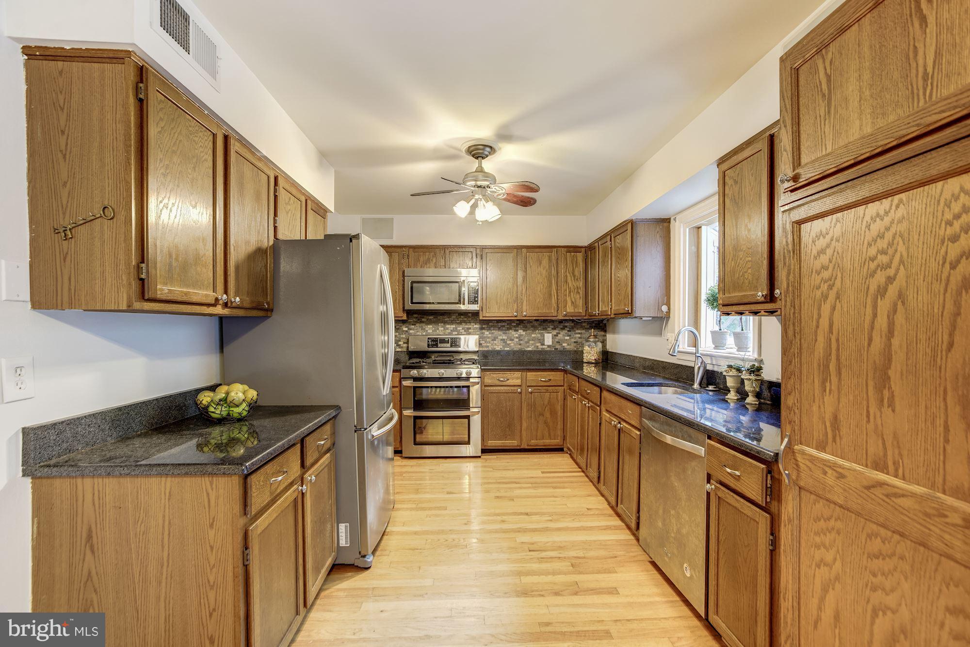 7320 Spring View Court Springfield, VA 22153 - Photo 8 of 30 Granite counter-tops,lots of stogage!