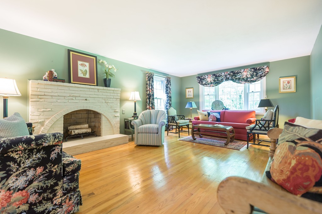 70 Lovejoy Road Andover, MA 01810 - Photo 4 of 28 Gallery Image 4