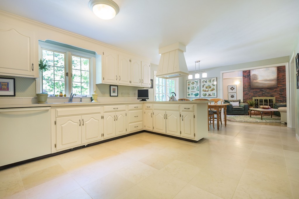 70 Lovejoy Road Andover, MA 01810 - Photo 9 of 28 Gallery Image 9