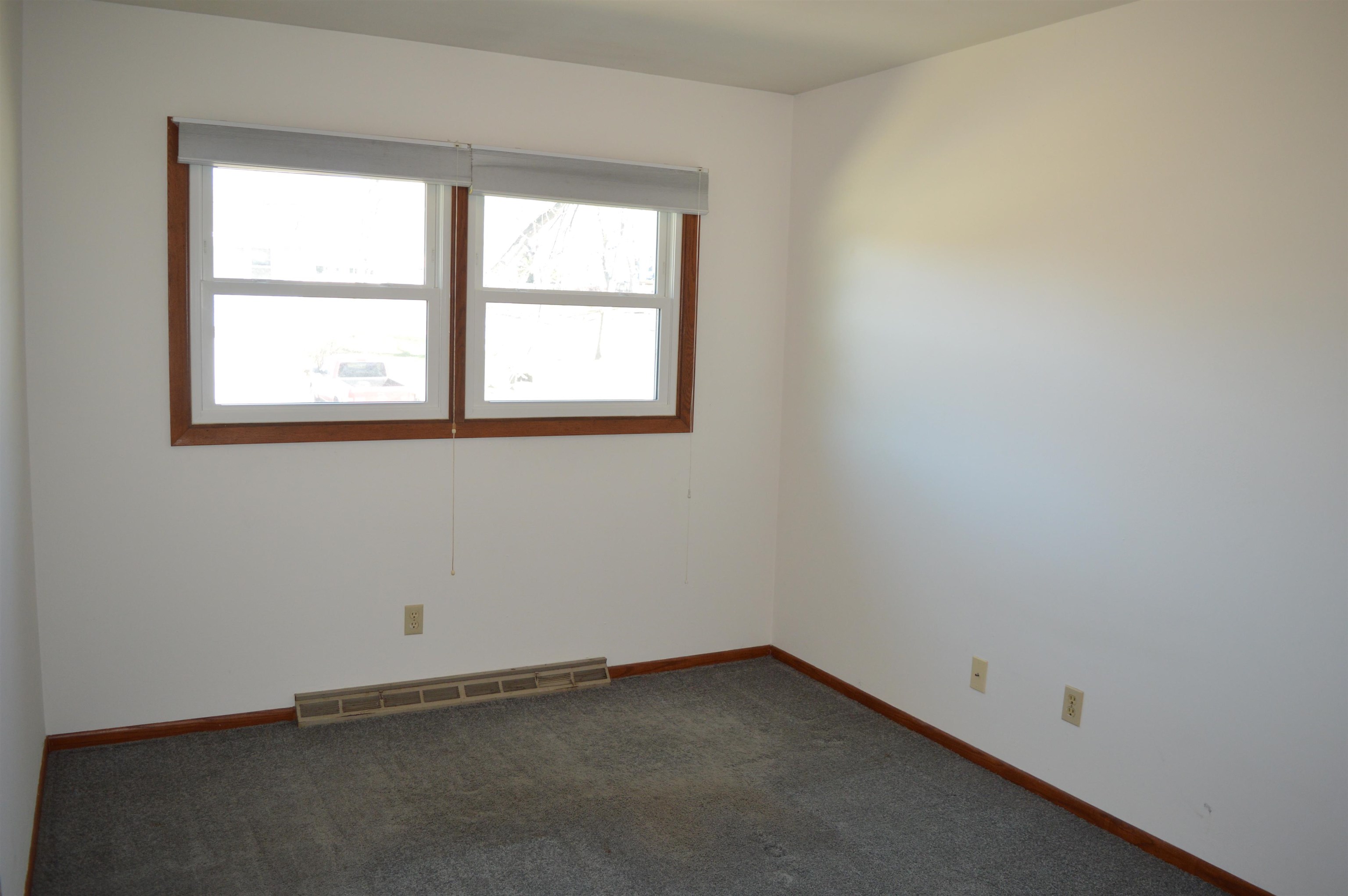 1002 Ellen Avenue Madison, WI 53716 - Photo 12 of 25